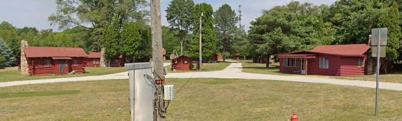 Strouds Cabins and Wayside Motel - 2022 Street View Of Cabins (newer photo)
